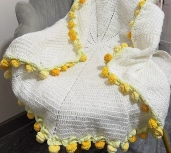 Finished Hand-crocheted Yellow Roses round blanket Women's Gifts