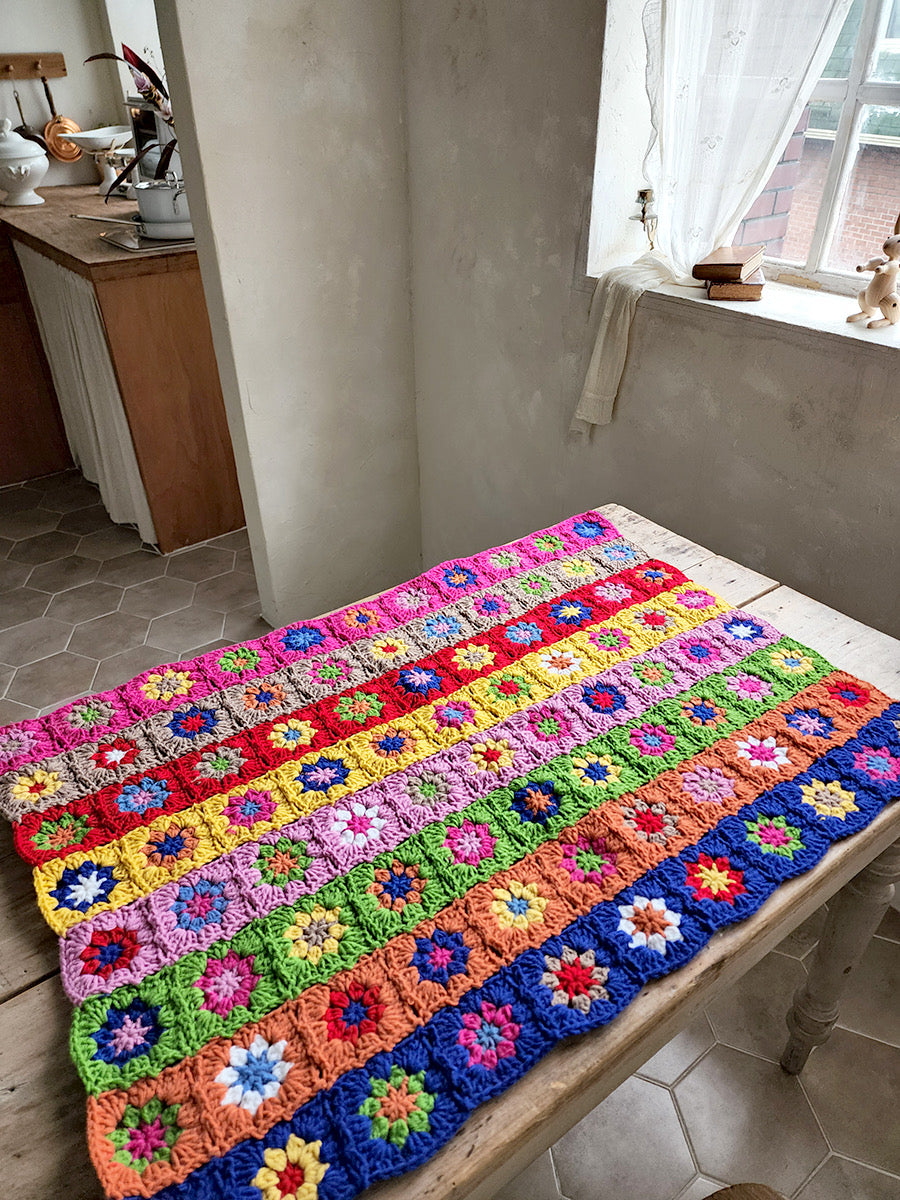 Hand-crocheted striped daisy blanket 80*60cm
