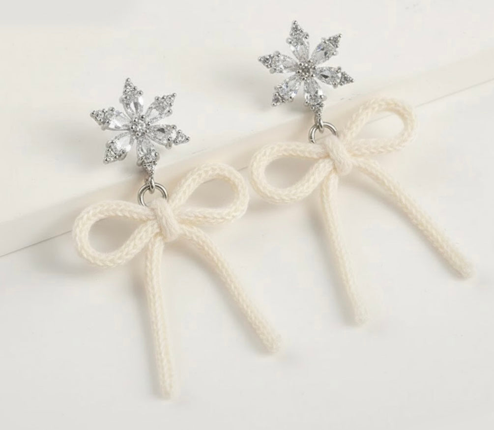 Hand-crocheted gemstone yarn snowflake ribbon earrings